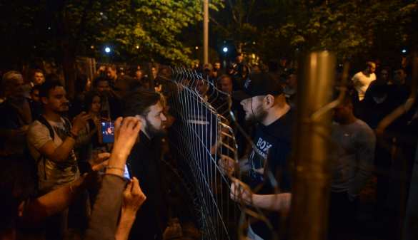 Противостояние в Екатеринбурге: десятки задержанных, в сквере появилась строительная техника (ФОТО) | Русская весна