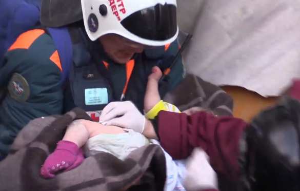 Рождественское чудо: спасённый из-под обломков в Магнитогорске младенец пришёл в сознание | Русская весна