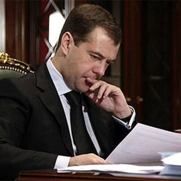 Дмитрий Медведев принял участие в акции «Война и мир. Читаем роман» | Русская весна