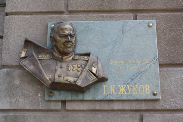 Неонацисты сорвали мемориальную доску маршалу Жукову с харьковской школы (ФОТО) | Русская весна