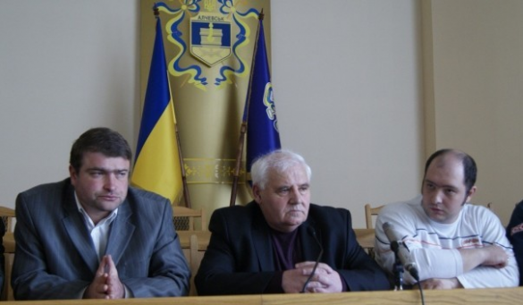 В Алчевске представители Луганской народной республики взяли под контроль мэрию, городской голова поддержал идею референдума | Русская весна