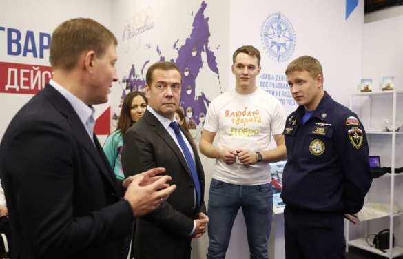 Дмитрий Медведев посетил Центральный штаб МГЭР (ФОТО) | Русская весна