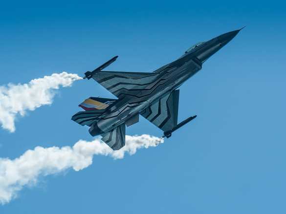 Истребитель МиГ-23 разбился на авиашоу в США (ВИДЕО) | Русская весна