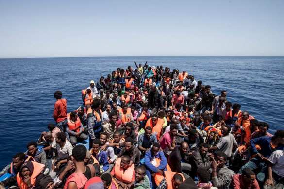 Более 400 мигрантов утонули в Средиземном море | Русская весна