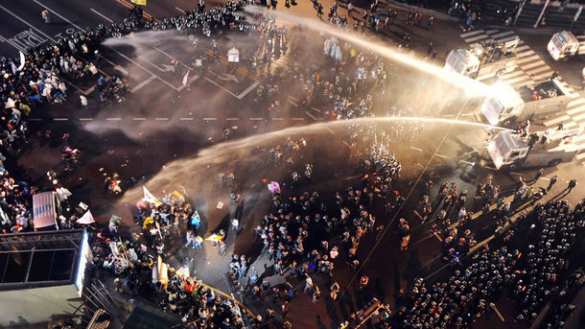 «Трампа на свалку»: на Филиппинах водометами разогнали недовольных приездом Трампа (ФОТО, ВИДЕО) | Русская весна