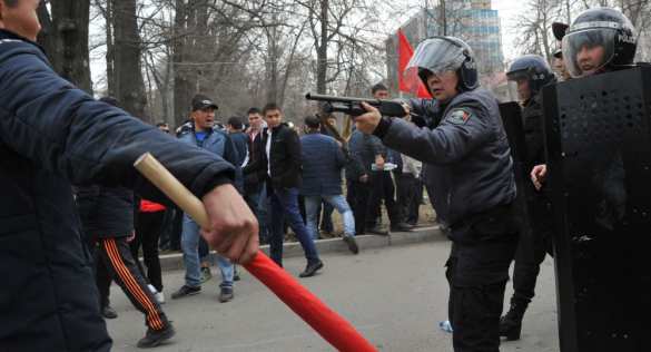 В Бишкеке начался разгон митингующих сторонников экс-президента Киргизии (+ВИДЕО) | Русская весна