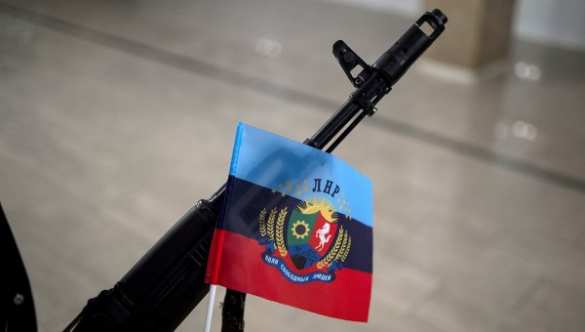 Сотрудники МГБ ЛНР под Стахановым обнаружили тайник украинских диверсантов с большим количеством оружия и боеприпасов | Русская весна