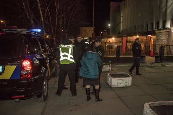 Пьяный «атошник» «заминировал» кинотеатр в Киеве (ФОТО) | Русская весна