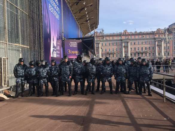 ВАЖНО: Избитый митингующими в Москве полицейский жив и госпитализирован с черепно-мозговой травмой (ВИДЕО) | Русская весна