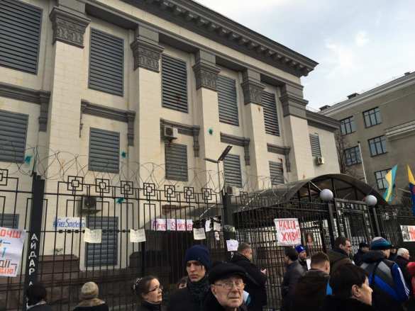 Перед зданием посольства РФ в Киеве вновь собирается митинг | Русская весна