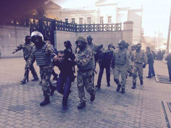 Во время нацистских беспорядков под Радой задержаны боевики батальона «Азов» | Русская весна