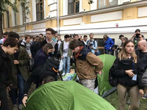 «Унылый майдан» в Москве — смотрите и комментируйте с «Русской Весной» (ВИДЕО) | Русская весна