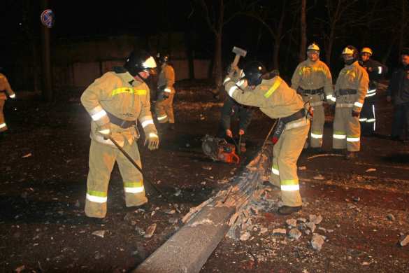 Как устраняли последствия ночного обстрела в Донецке (ФОТО) | Русская весна