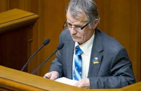 Пока «правосеки» под видом крымских татар блокируют поставки продуктов на полуостров, крымские татары Крыма заблокировали дом инициатора блокады в Бахчисарае | Русская весна