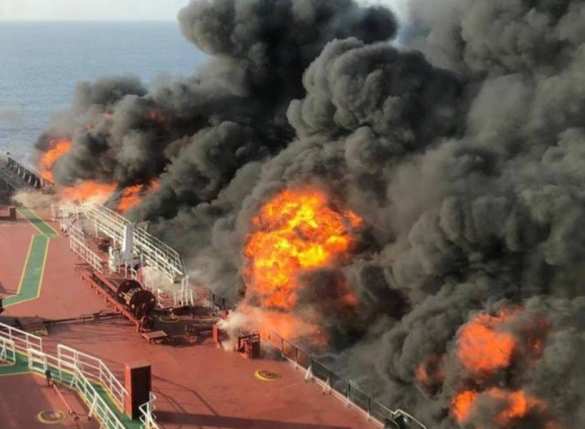 Взрыв на иранском танкере у берегов Саудовской Аравии: нефть для Сирии выливается в море (ФОТО) | Русская весна