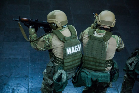 Украинский спецназ был отброшен дедушкой-вахтером, не сумев задержать главного налоговика страны (ФОТО)  | Русская весна