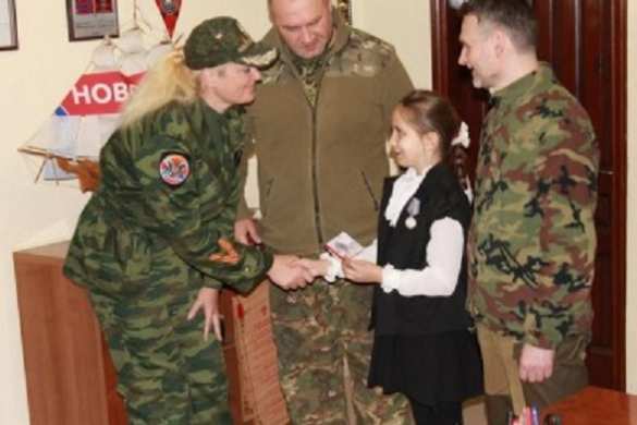 В ЛНР наградили медалью 9-летнюю девочку, которая служит в бригаде им. Мозгового «Призрак» (ВИДЕО, ФОТО) | Русская весна