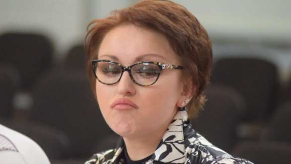 «Министр с макарошками» получала материальную помощь из бюджета | Русская весна