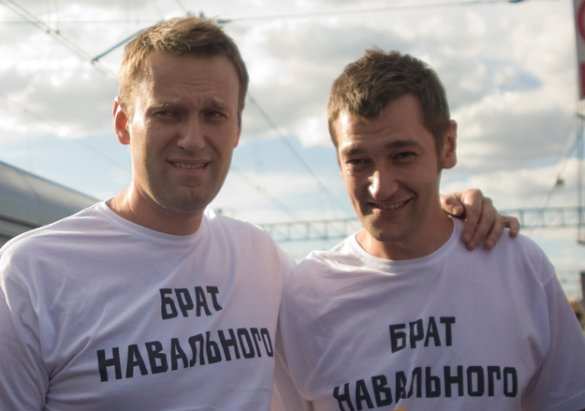 Навальному дали 3,5 года условно, его брату — 3,5 года колонии | Русская весна