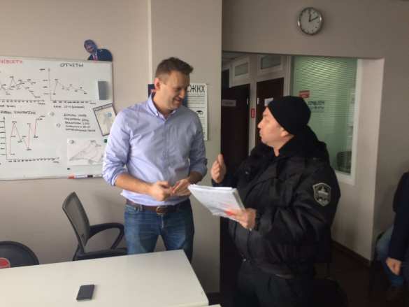 За Навальным пришли приставы (ФОТО) | Русская весна