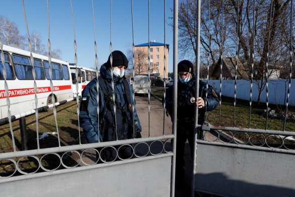 Минздрав Украины запретил передавать еду эвакуированным из Уханя | Русская весна