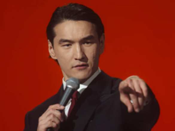 В Казахстане начали проверку в отношении комика Нурлана Сабурова | Русская весна