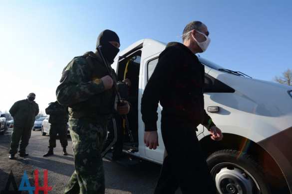 Военные Армии ЛНР вернулись домой из украинского плена | Русская весна