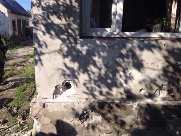 Десятки домов повреждены, две женщины ранены — итоги массированных обстрелов ВСУ | Русская весна