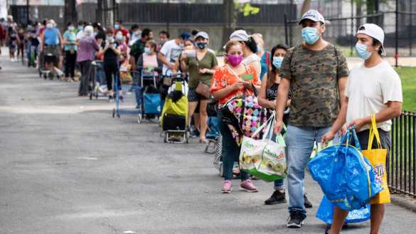 После роста цен на бензин в США выстраиваются длинные очереди за бесплатной едой | Русская весна