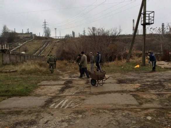 Под дулами автоматов нефть из Одессы утекает к Коломойскому (фото) | Русская весна