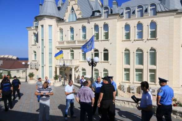 В Одессе радикалы взяли штурмом «замок Гарри Поттера» — дом приема делегаций Международного гуманитарного университета (ВИДЕО+ФОТО) | Русская весна