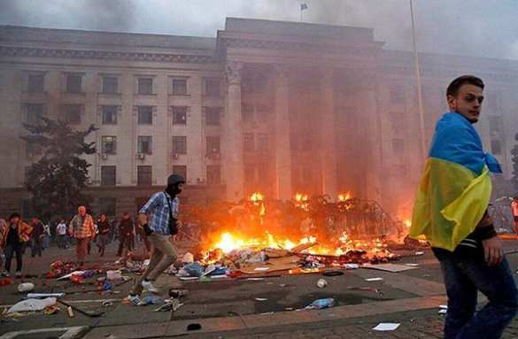 Власти Украины не пустили двух немецких журналистов на траурные мероприятия в Одессу | Русская весна