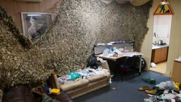 Офис с Гитлером и свастикой: киевская полиция вошла в логово неонацистов, напавших на Генпрокуратуру  (ФОТО, ВИДЕО) | Русская весна