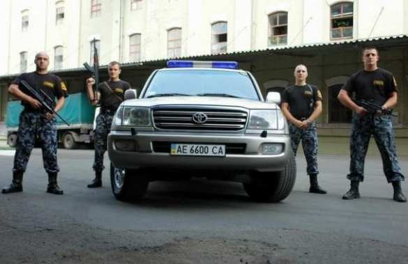 Назад в 90-е: украинские бизнесмены боятся ходить по улице без охраны | Русская весна