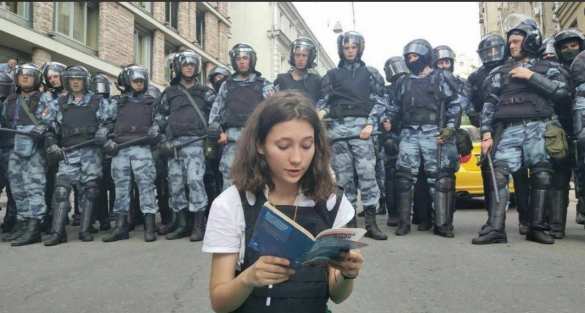 17-летнее «лицо протестов» мучается в эфире «Эха Москвы» (ВИДЕО) | Русская весна