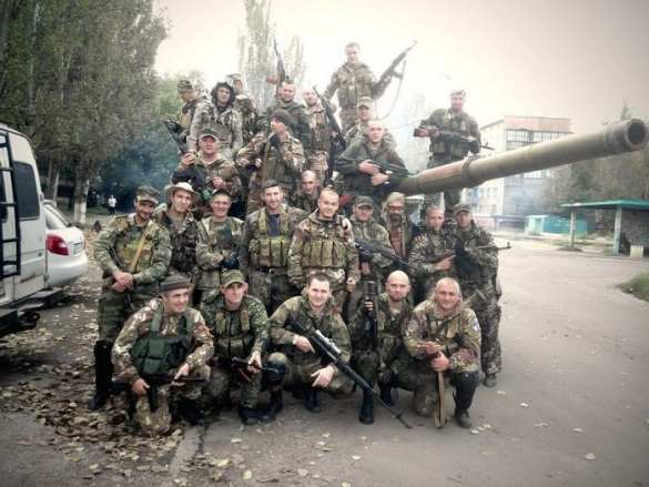 Сводка: в Енакиево идет ожесточенный бой между украинской армией и Нацгвардией  | Русская весна