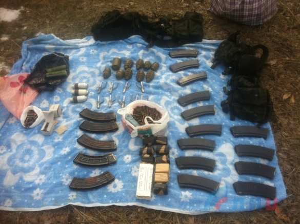 Сотрудники Генпрокуратуры ЛНР изъяли более 1,4 тыс. боеприпасов из тайника вблизи Луганска | Русская весна