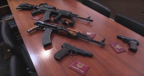 В ДНР продлен срок регистрации оружия (ВИДЕО) | Русская весна