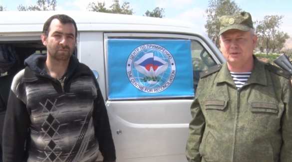 Российский генерал вернул плачущего боевика скорбящей семье — репортаж РВ (ВИДЕО) | Русская весна