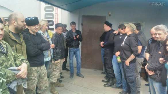 Потасовка в Москве: Добровольцы Донбасса и казаки столкнулись с проукраинскими нацистами (ФОТО, ВИДЕО) | Русская весна