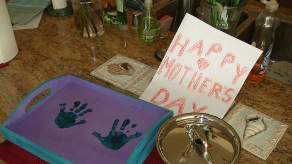 В Британии ко Дню матери выпустили открытки для «трансгендерных мам» (ФОТО) | Русская весна