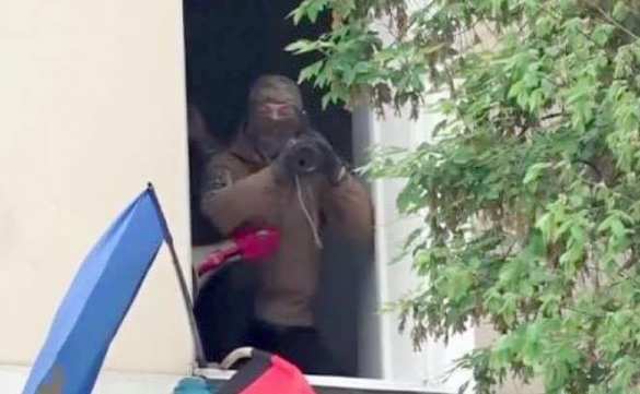 В США по оуновцу с гранатометом полицейские без размышлений открыли бы огонь на поражение, — политолог (ФОТО, ВИДЕО) | Русская весна