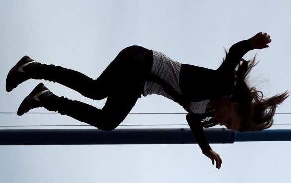 «ВСУшницу» на ходу вытолкнули из военного эшелона | Русская весна