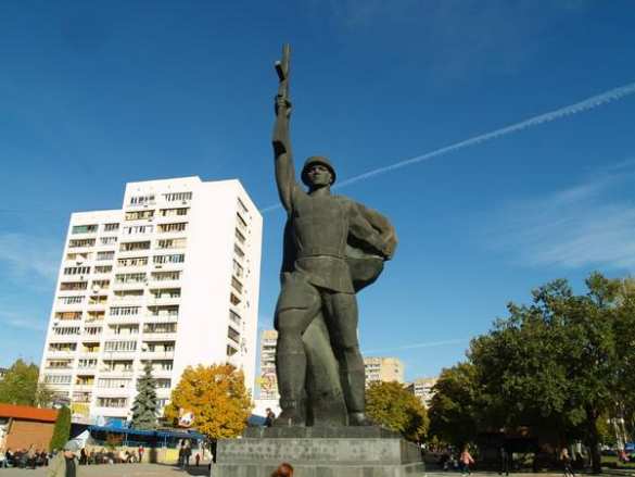 В Харькове неизвестные повредили памятник Воину-освободителю | Русская весна