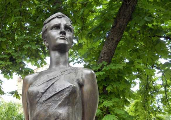 В Киеве вандалы осквернили памятник Зое Космодемьянской | Русская весна