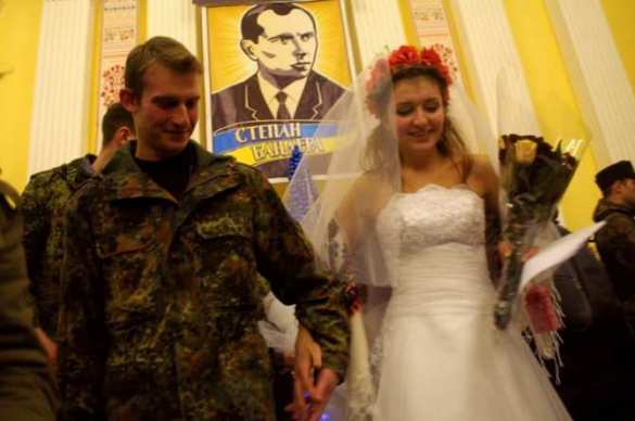 Невеста боевика ВСУ — Олегу Ляшко: «Разбомбите всех сепаратистов по-бандеровски»! (ВИДЕО) | Русская весна