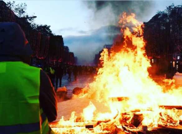 Массовые беспорядки во Франции: власти нашли «козла отпущения» | Русская весна