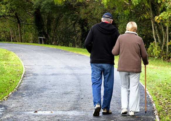 Медленная ходьба может оказаться грозным симптомом, — учёные | Русская весна
