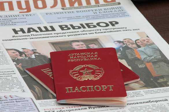 Студенты ЛНУ имени Тараса Шевченко поздравили жителей республики с Днем Конституции ЛНР (ВИДЕО) | Русская весна