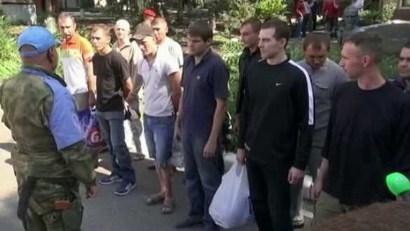 Обмен пленными: ополченцы пожелали уезжающим никогда не возвращаться обратно с оружием в руках (ФОТО+ВИДЕО) | Русская весна